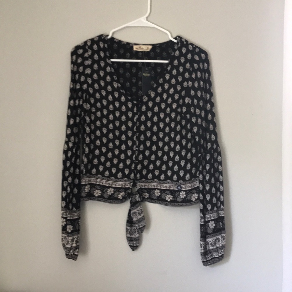 Hollister black and white long sleeve
